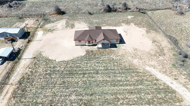 618 Cr 124, Floresville, TX 78114