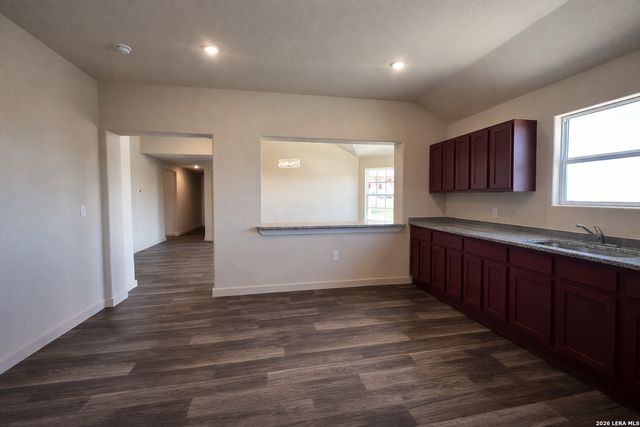 618 Cr 124, Floresville, TX 78114