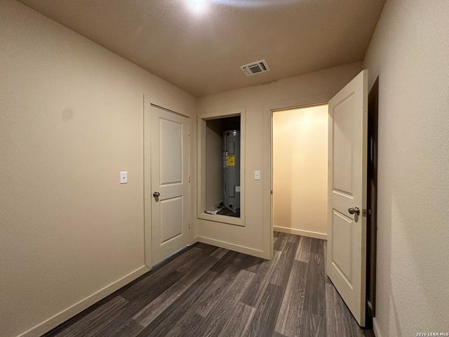 618 Cr 124, Floresville, TX 78114