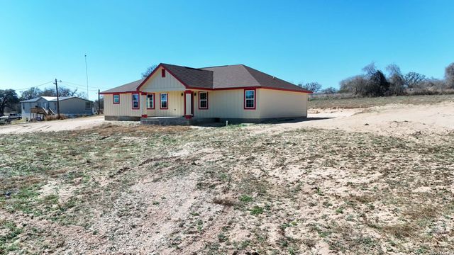618 Cr 124, Floresville, TX 78114