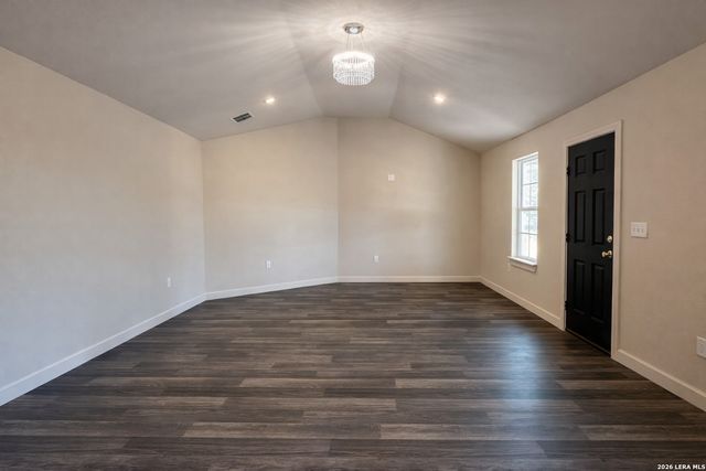 618 Cr 124, Floresville, TX 78114