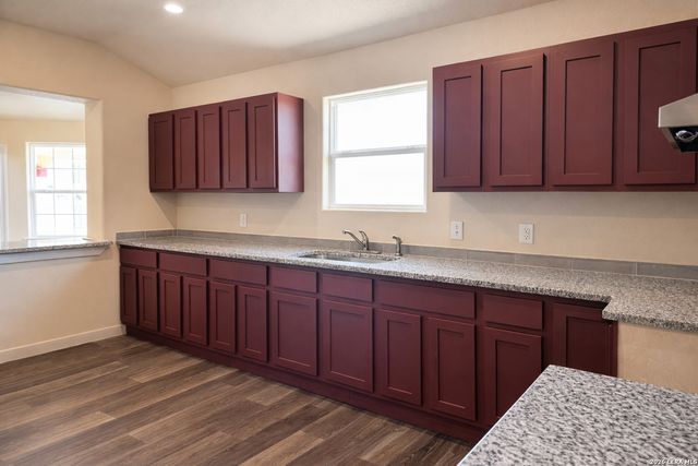 618 Cr 124, Floresville, TX 78114