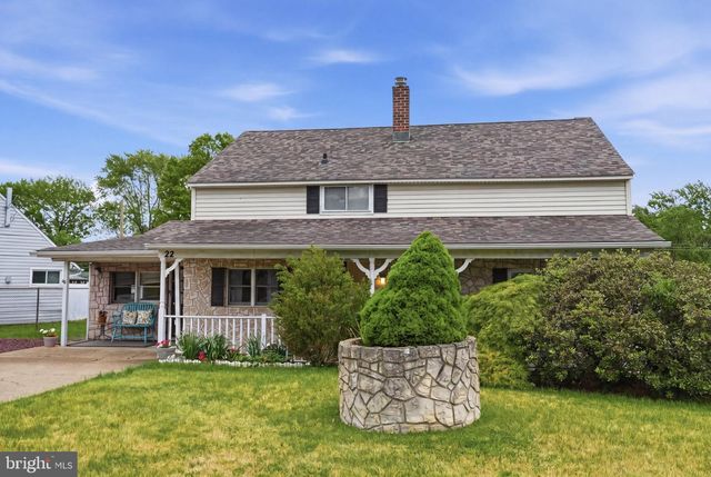 22 INBROOK RD, Levittown, PA 19057