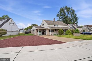 22 INBROOK RD, Levittown, PA 19057