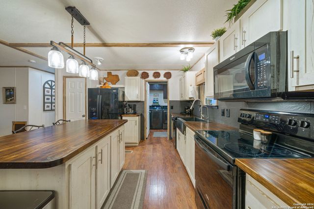 589 PR 1507, Bandera, TX 78003