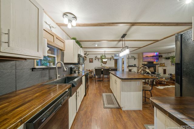589 PR 1507, Bandera, TX 78003