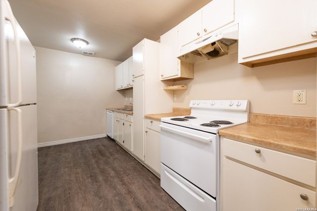 7668 Oak Chase, San Antonio, TX 78239