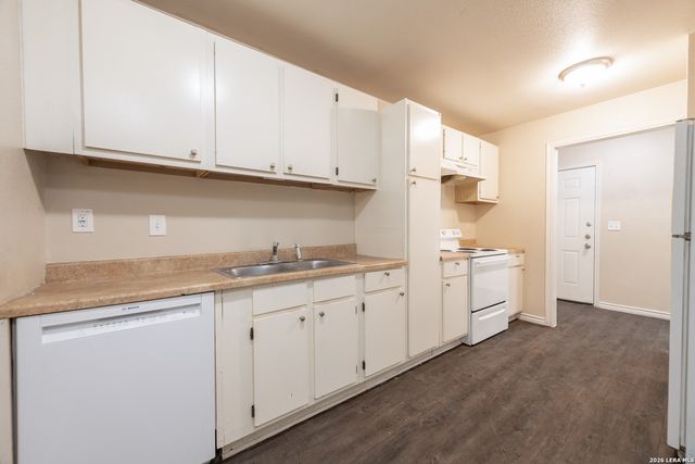 7668 Oak Chase, San Antonio, TX 78239