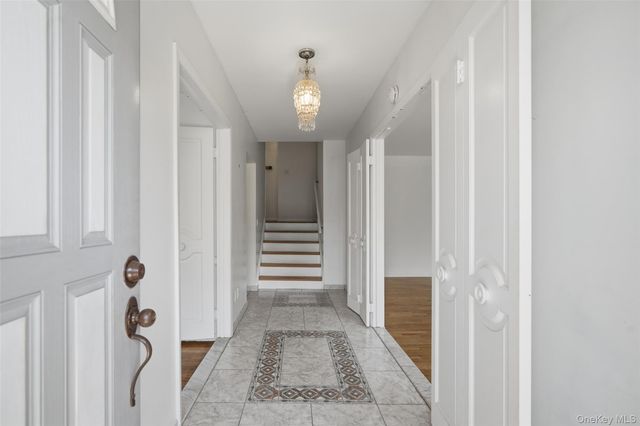 36 Frederick Lane, Scarsdale, NY 10583