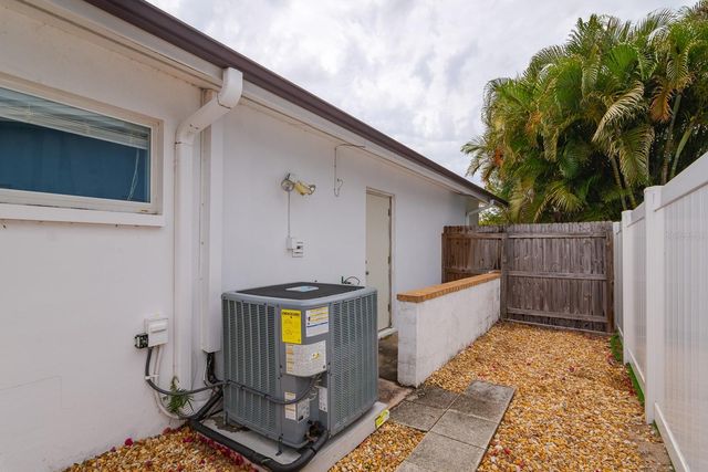 1825 YALE DRIVE, Clearwater, FL 33765