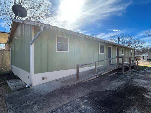 1520 Water St, Kerrville, TX 78028