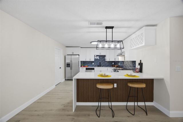 920 W CANDLEWOOD AVENUE, Tampa, FL 33603