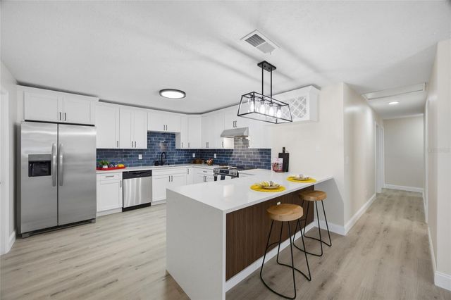 920 W CANDLEWOOD AVENUE, Tampa, FL 33603