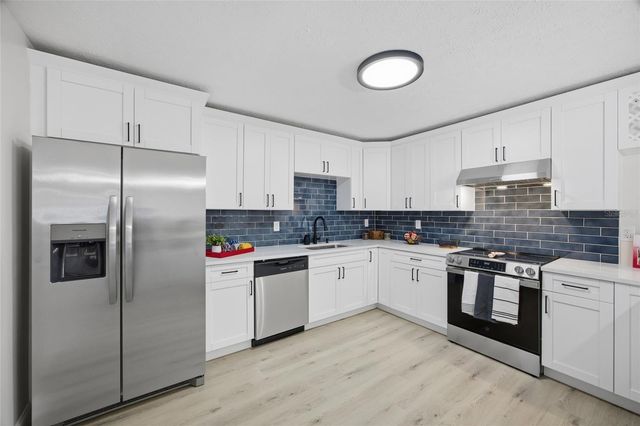 920 W CANDLEWOOD AVENUE, Tampa, FL 33603