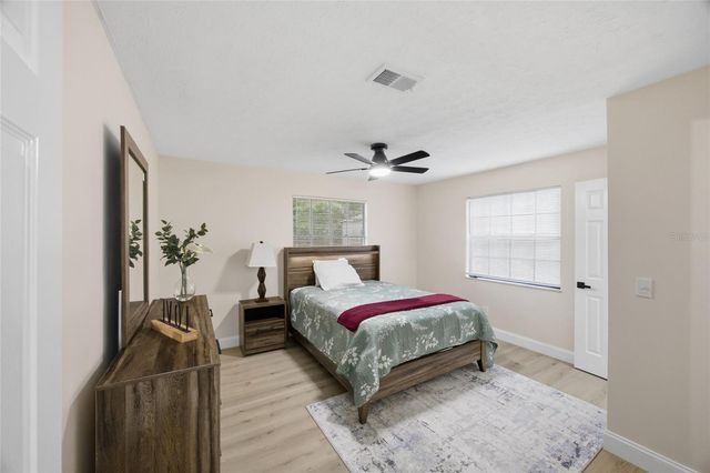 920 W CANDLEWOOD AVENUE, Tampa, FL 33603