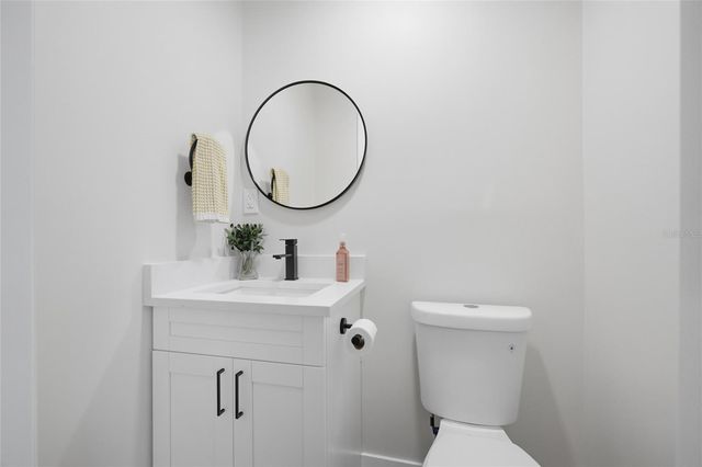 920 W CANDLEWOOD AVENUE, Tampa, FL 33603