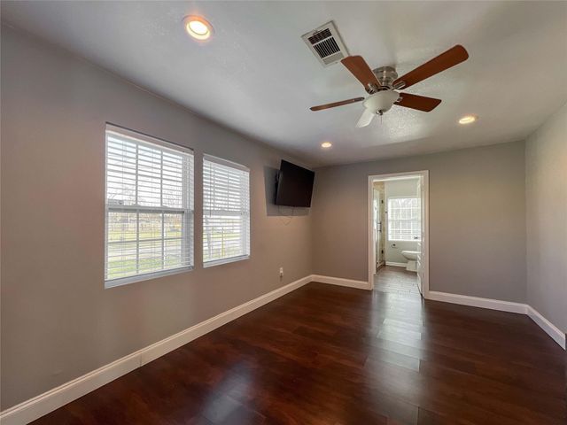 7966 Bonaire Street, Houston, TX 77028