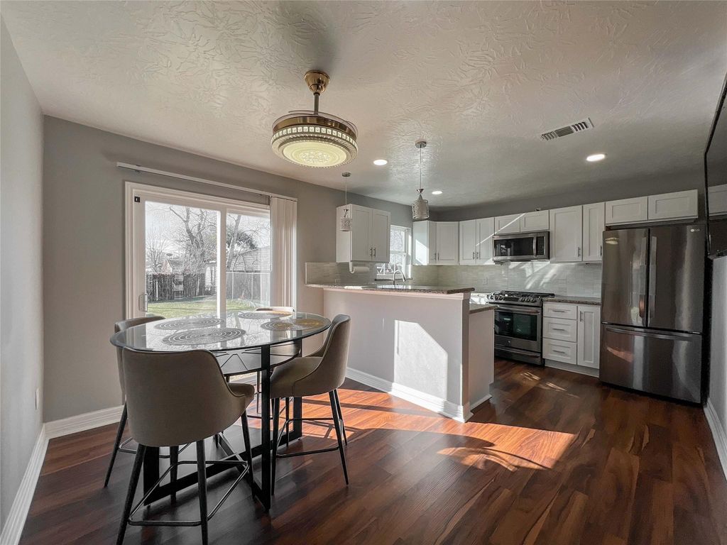 7966 Bonaire Street, Houston, TX 77028