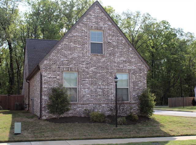564 HOLDEN DR, Cordova, TN 38018