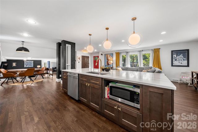1206 Hollow Tree Court, Charlotte, NC 28226