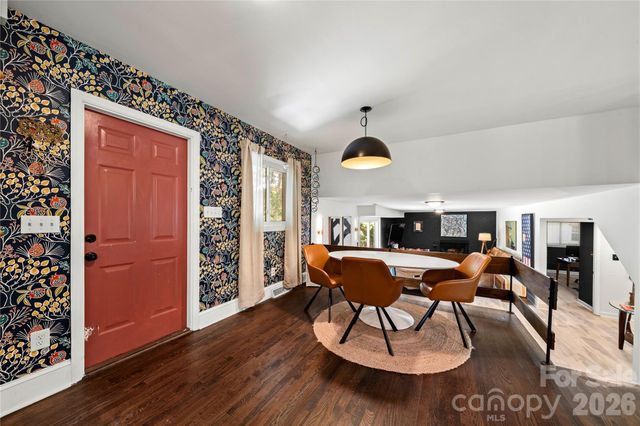 1206 Hollow Tree Court, Charlotte, NC 28226