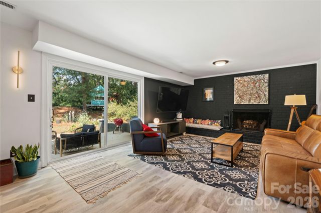 1206 Hollow Tree Court, Charlotte, NC 28226