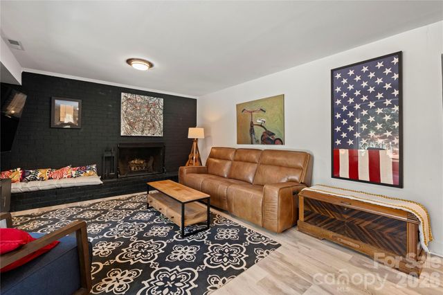 1206 Hollow Tree Court, Charlotte, NC 28226