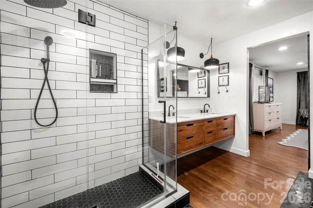 1206 Hollow Tree Court, Charlotte, NC 28226
