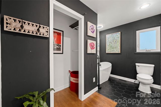 1206 Hollow Tree Court, Charlotte, NC 28226
