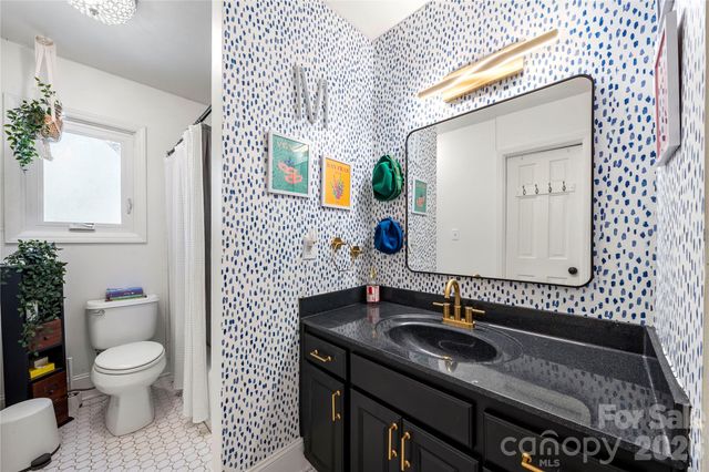 1206 Hollow Tree Court, Charlotte, NC 28226