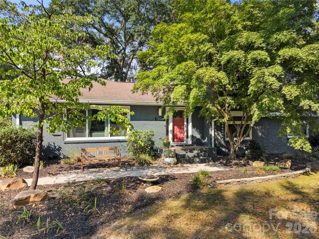 1206 Hollow Tree Court, Charlotte, NC 28226