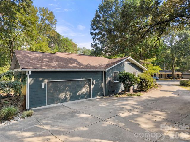 1206 Hollow Tree Court, Charlotte, NC 28226