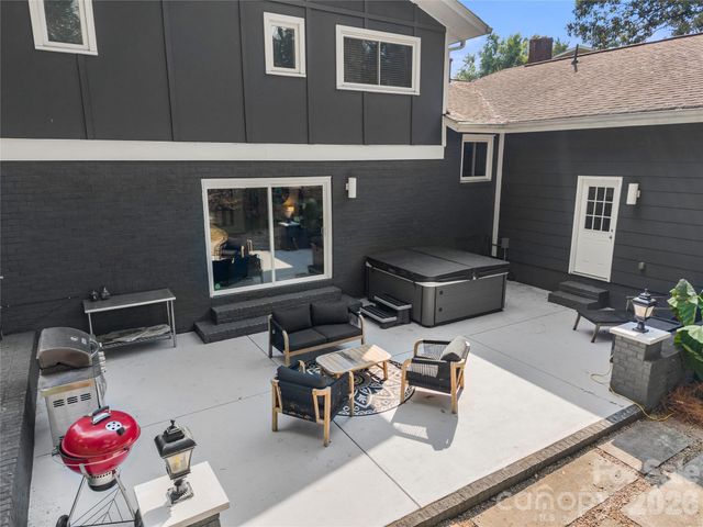 1206 Hollow Tree Court, Charlotte, NC 28226