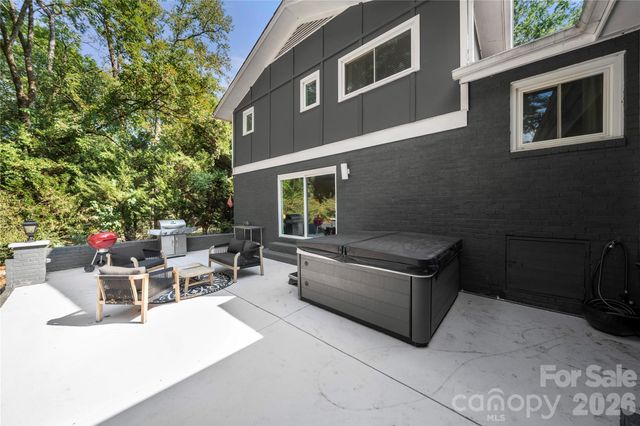 1206 Hollow Tree Court, Charlotte, NC 28226