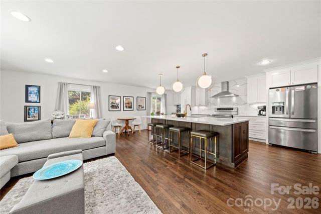1206 Hollow Tree Court, Charlotte, NC 28226
