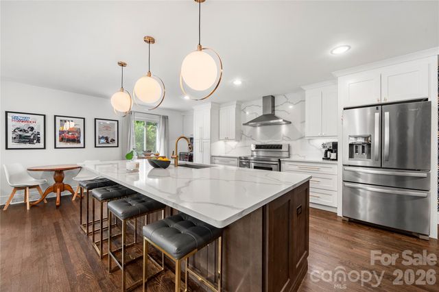 1206 Hollow Tree Court, Charlotte, NC 28226