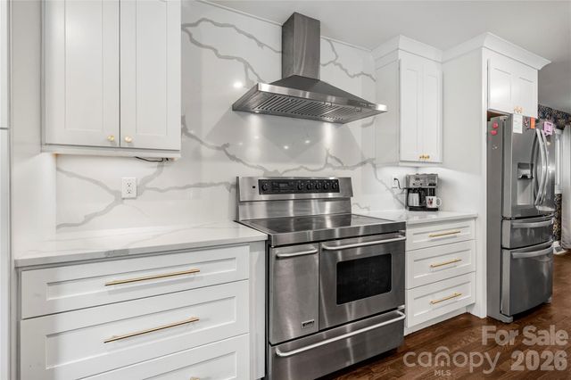 1206 Hollow Tree Court, Charlotte, NC 28226