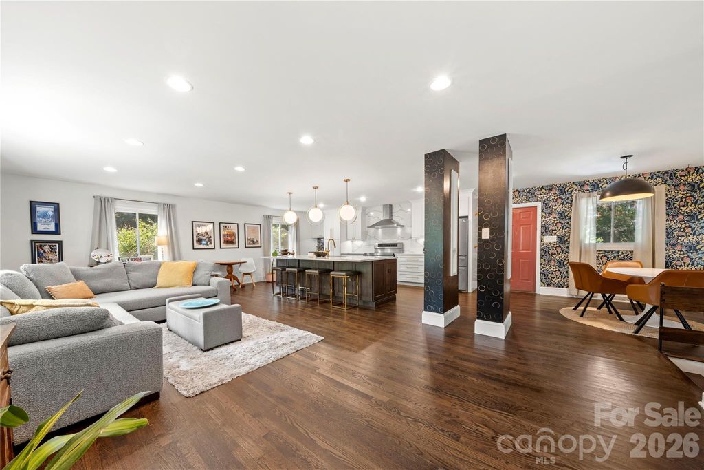 1206 Hollow Tree Court, Charlotte, NC 28226