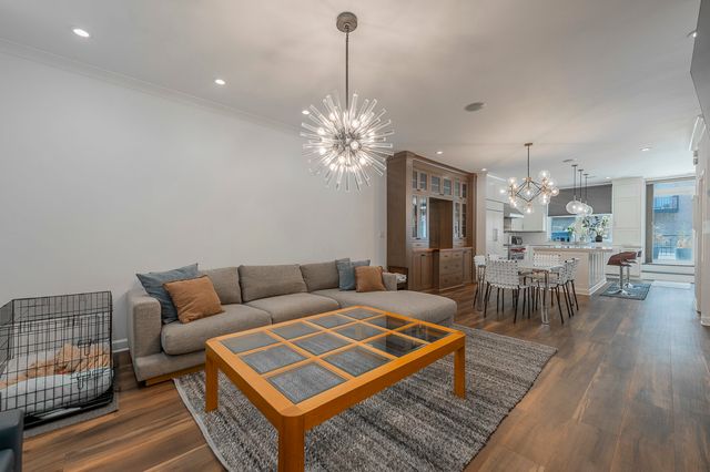 419 W GRAND Avenue G, Chicago, IL 60654