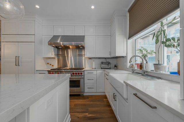 419 W GRAND Avenue G, Chicago, IL 60654