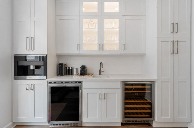 419 W GRAND Avenue G, Chicago, IL 60654