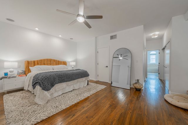 419 W GRAND Avenue G, Chicago, IL 60654