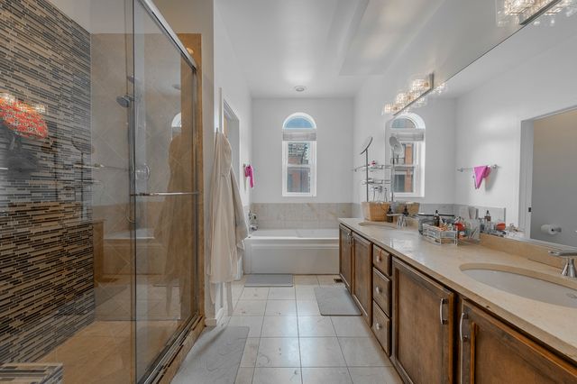419 W GRAND Avenue G, Chicago, IL 60654