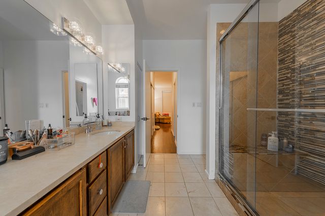 419 W GRAND Avenue G, Chicago, IL 60654