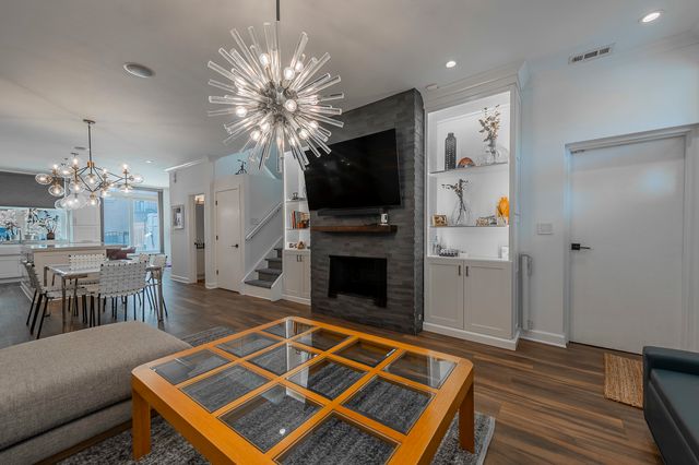 419 W GRAND Avenue G, Chicago, IL 60654