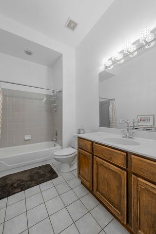 419 W GRAND Avenue G, Chicago, IL 60654