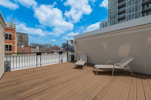 419 W GRAND Avenue G, Chicago, IL 60654