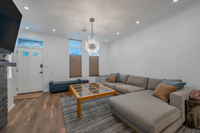 419 W GRAND Avenue G, Chicago, IL 60654