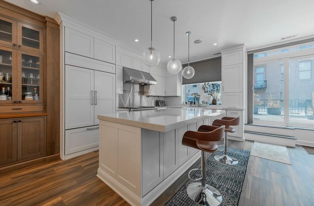 419 W GRAND Avenue G, Chicago, IL 60654