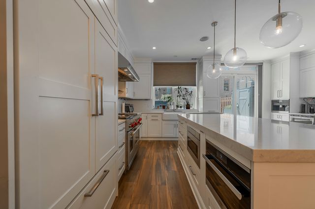 419 W GRAND Avenue G, Chicago, IL 60654